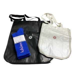 lululemon Set Of 2 Totes And A Pair Of Socks NEW